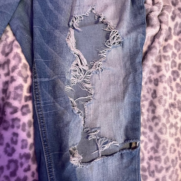 RIPPED JEANS - Picture 3 of 5